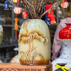 Bình Hoa Dáng Chuông Đắp Nổi Hoa Sen